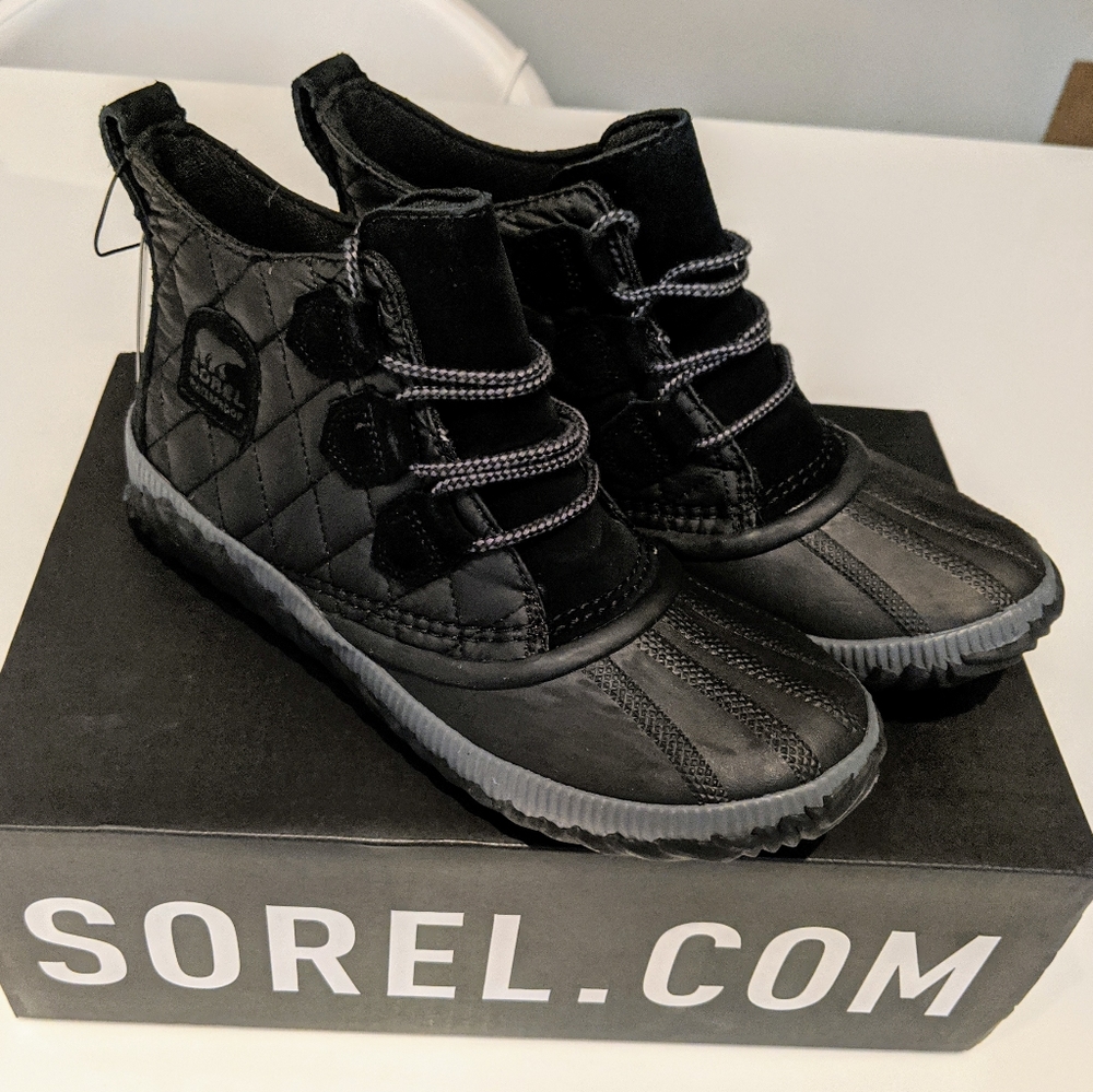🔥LAST Sorel Quilted Black OutnAbout Plus Boots 9 - Picture 1 of 5